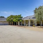Paso Robles Gem With On-Site Vineyard Pets Welcome!