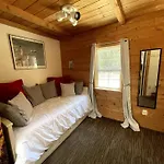 Cabin In The Oaks! Private Spa! Outdoor Shower