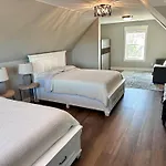 Wine Country Modern Farmhouse With Heated Pool, Hot Tub, Cybertruck