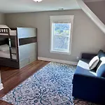 Wine Country Modern Farmhouse With Heated Pool, Hot Tub, Cybertruck