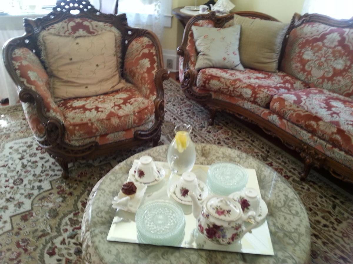 Bed & Breakfast Serenity Tea House *