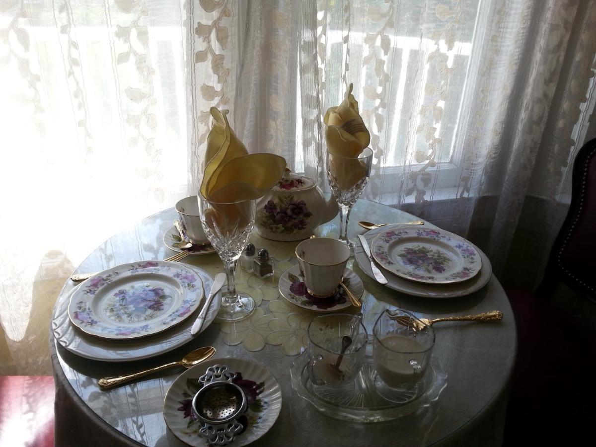 Bed & Breakfast Serenity Tea House *