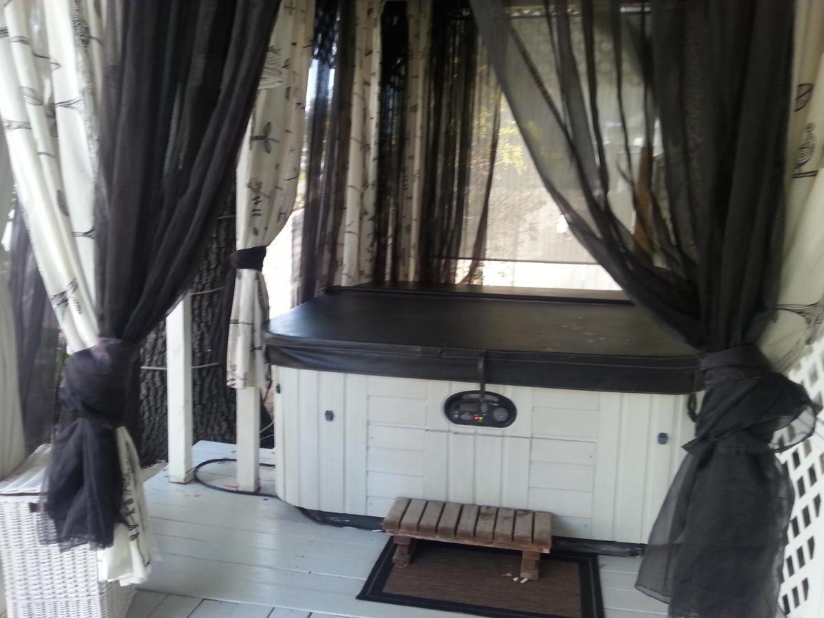 Bed & Breakfast Serenity Tea House *