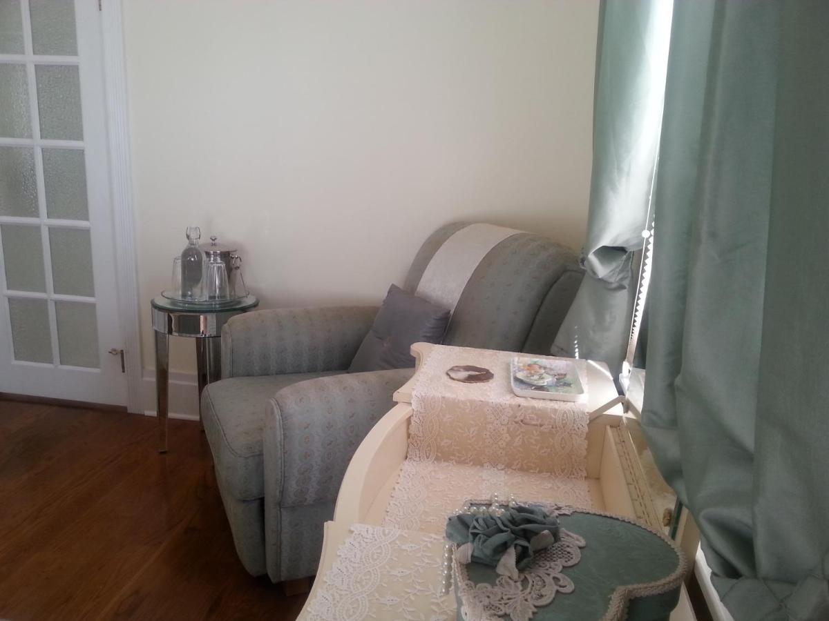 Bed & Breakfast Serenity Tea House