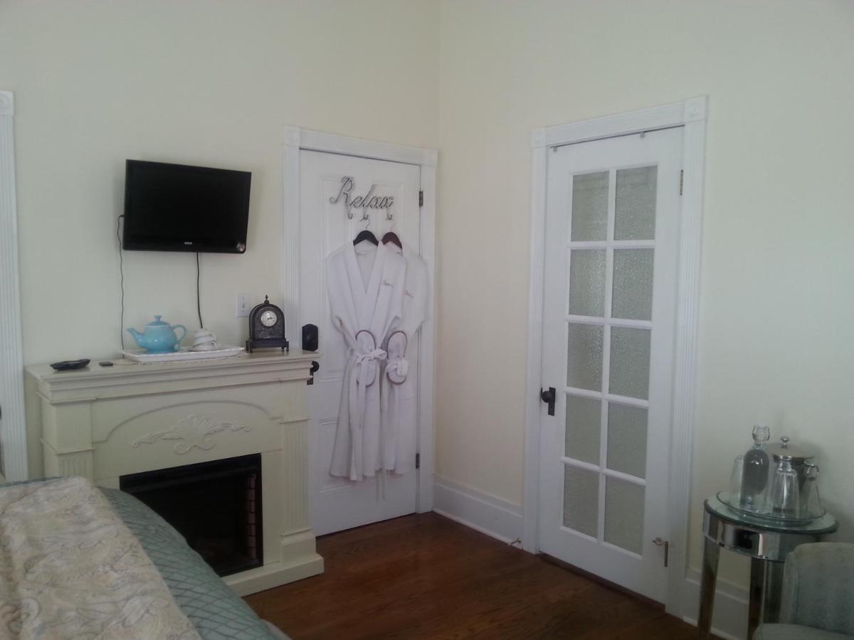 Bed & Breakfast Serenity Tea House *