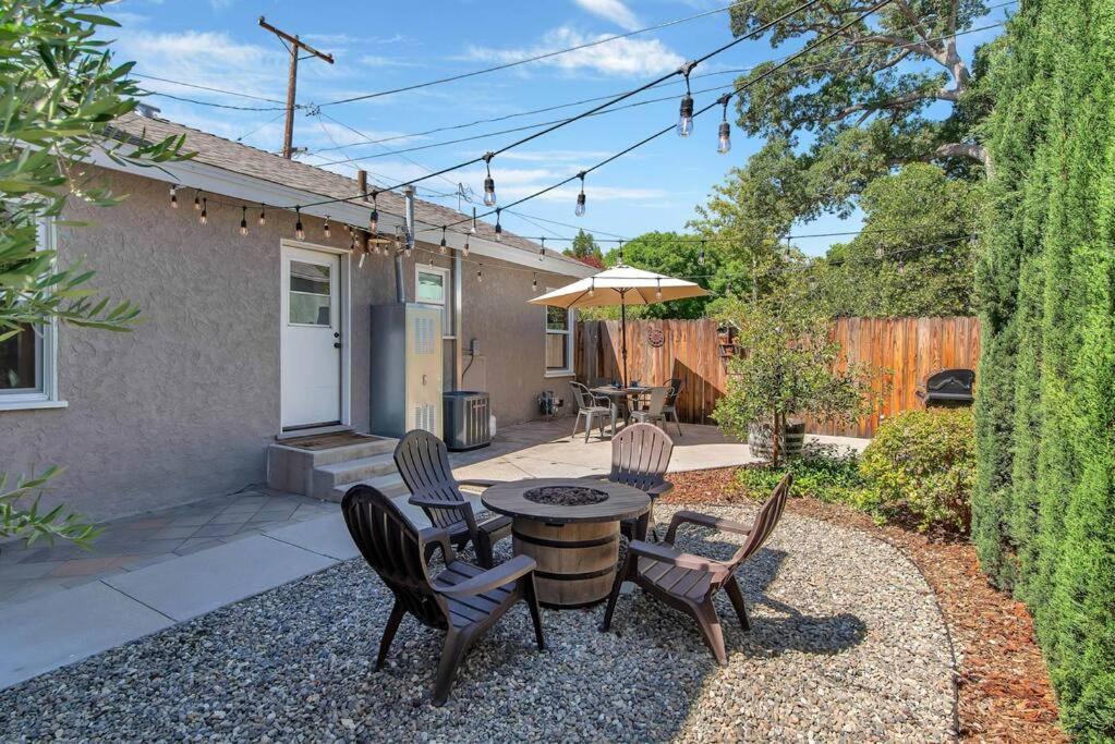 Holiday home Rose Getaway Close To Downtown 2 Bed/1 Bath *