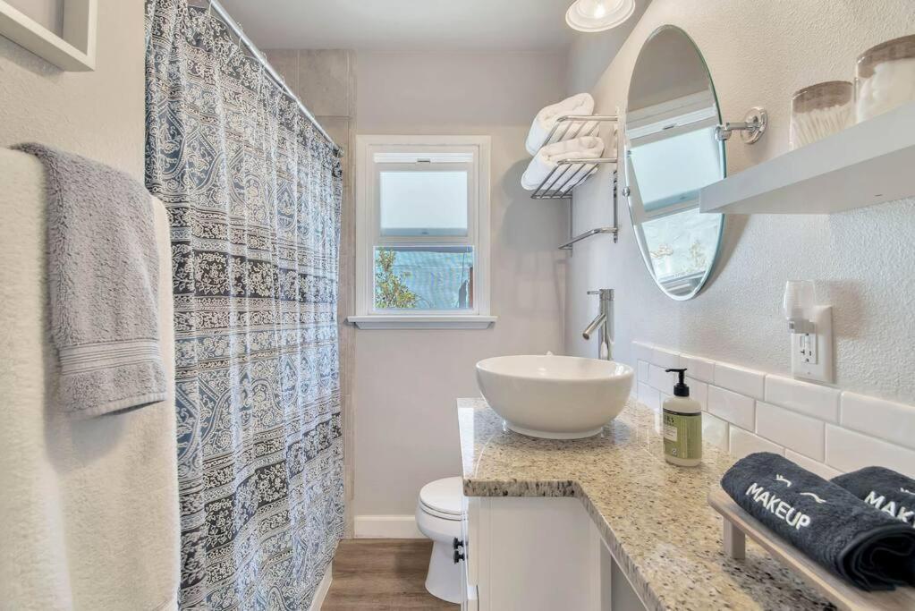 Holiday home Rose Getaway Close To Downtown 2 Bed/1 Bath