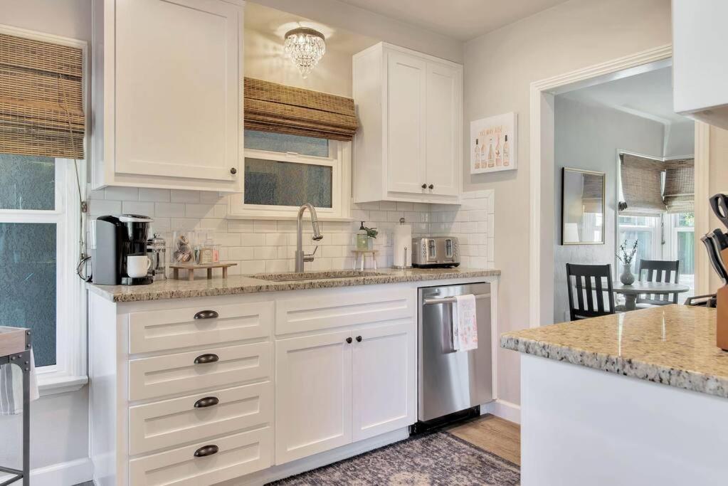 Holiday home Rose Getaway Close To Downtown 2 Bed/1 Bath