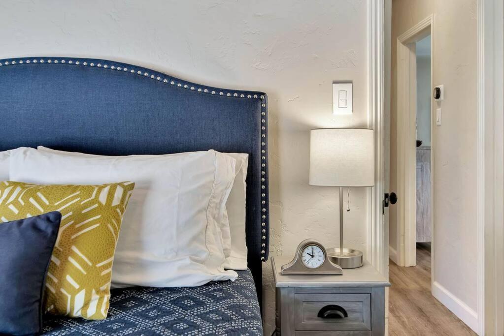 Holiday home Rose Getaway Close To Downtown 2 Bed/1 Bath
