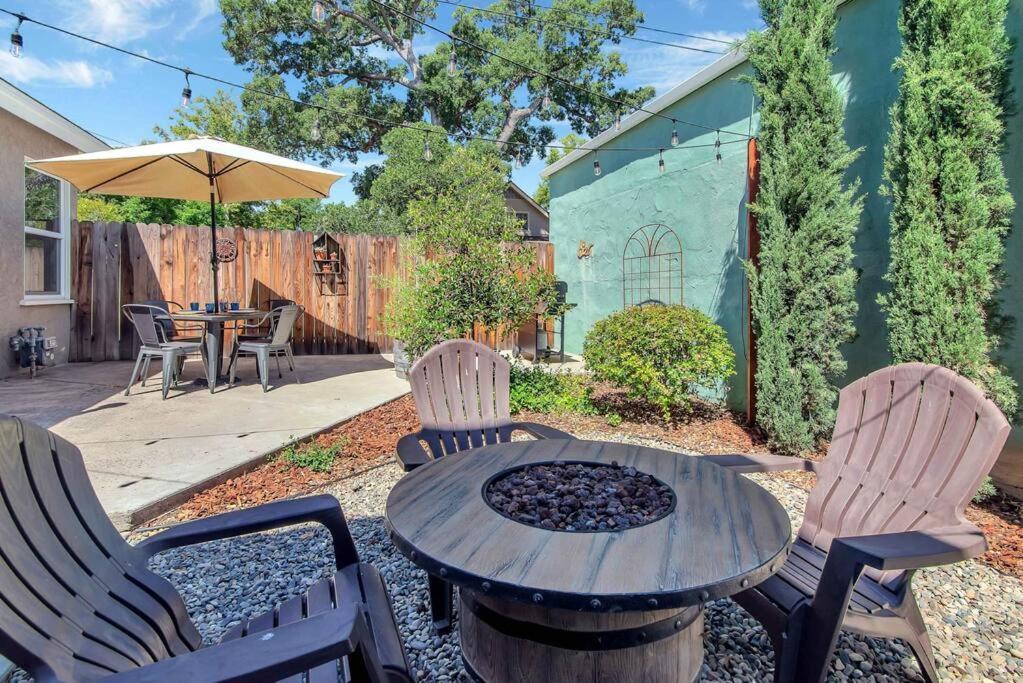 Rose Getaway Close To Downtown 2 Bed/1 Bath *