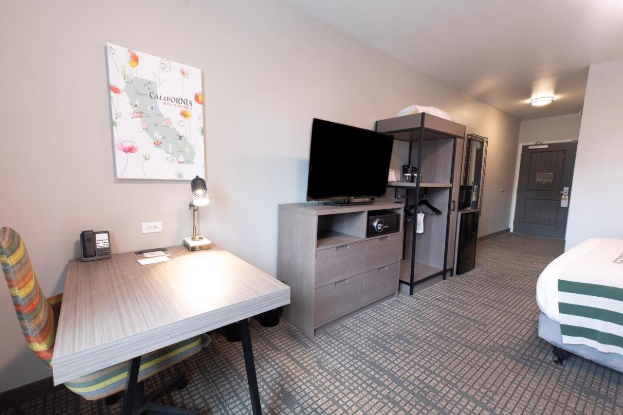 Oxford Hotel 3*