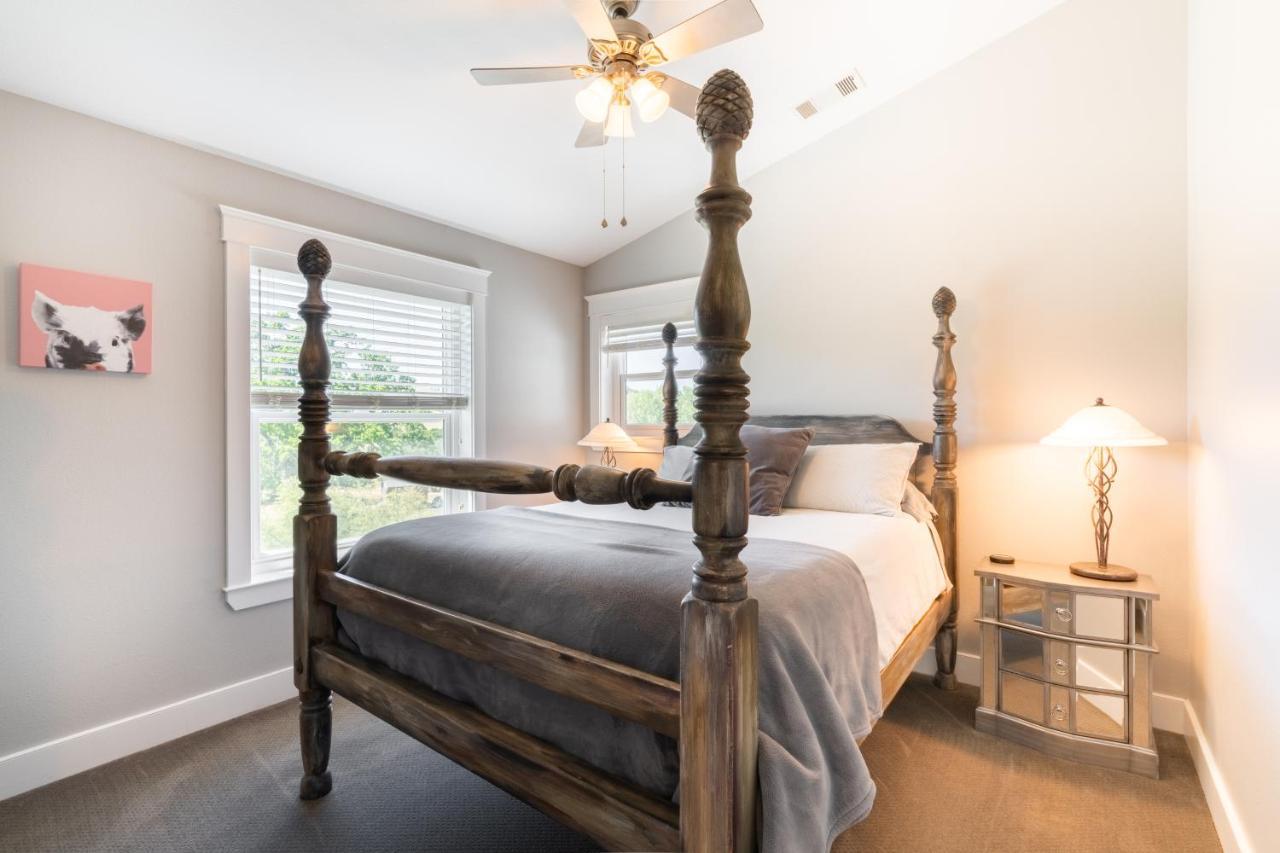 Holiday home Wine Country Modern With Heated Pool, Hot Tub, Cybertruck Paso Robles