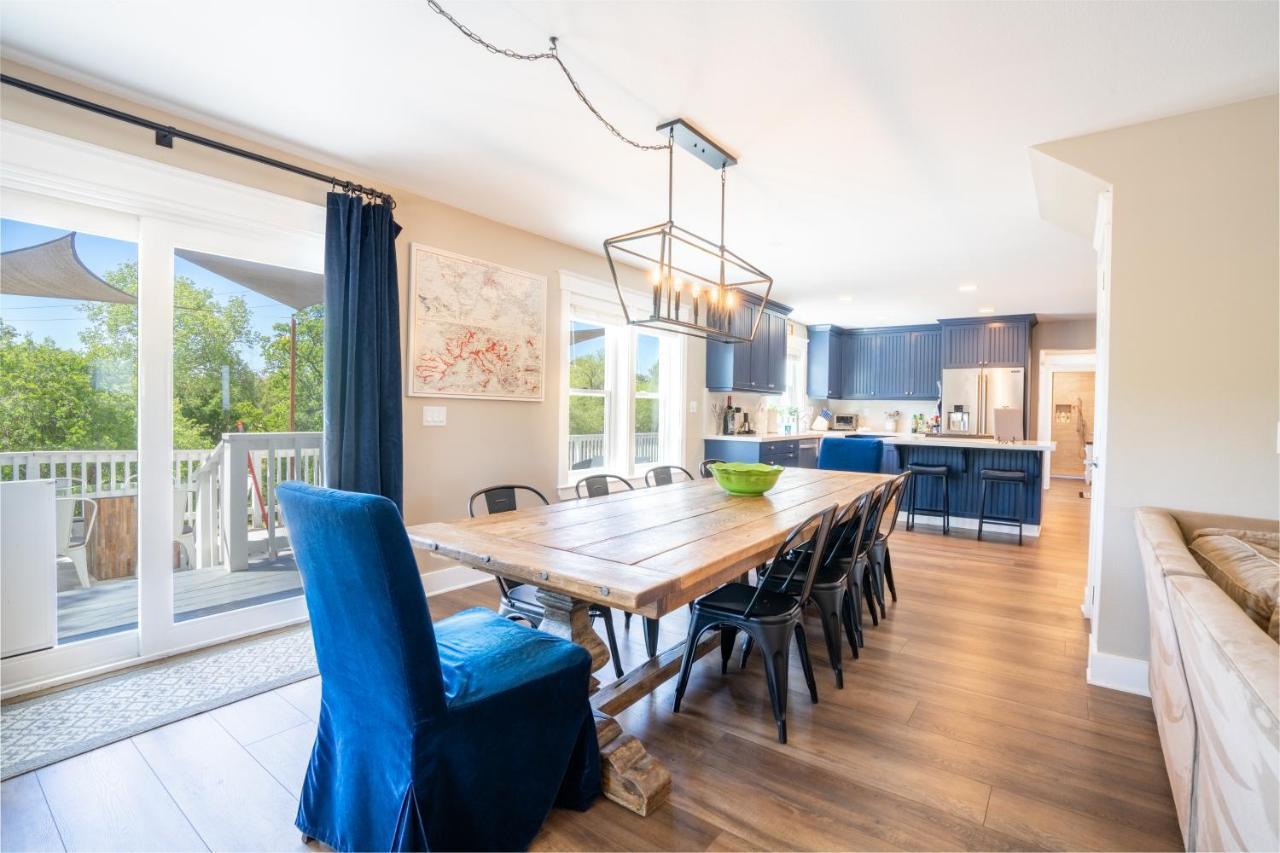 Wine Country Modern With Heated Pool, Hot Tub, Cybertruck Holiday home *