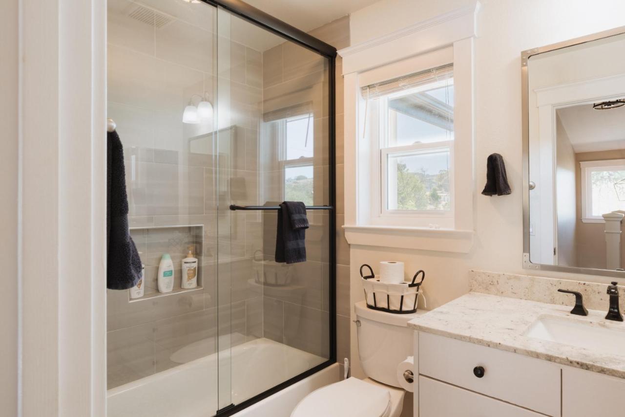 Wine Country Modern With Heated Pool, Hot Tub, Cybertruck Holiday home Paso Robles