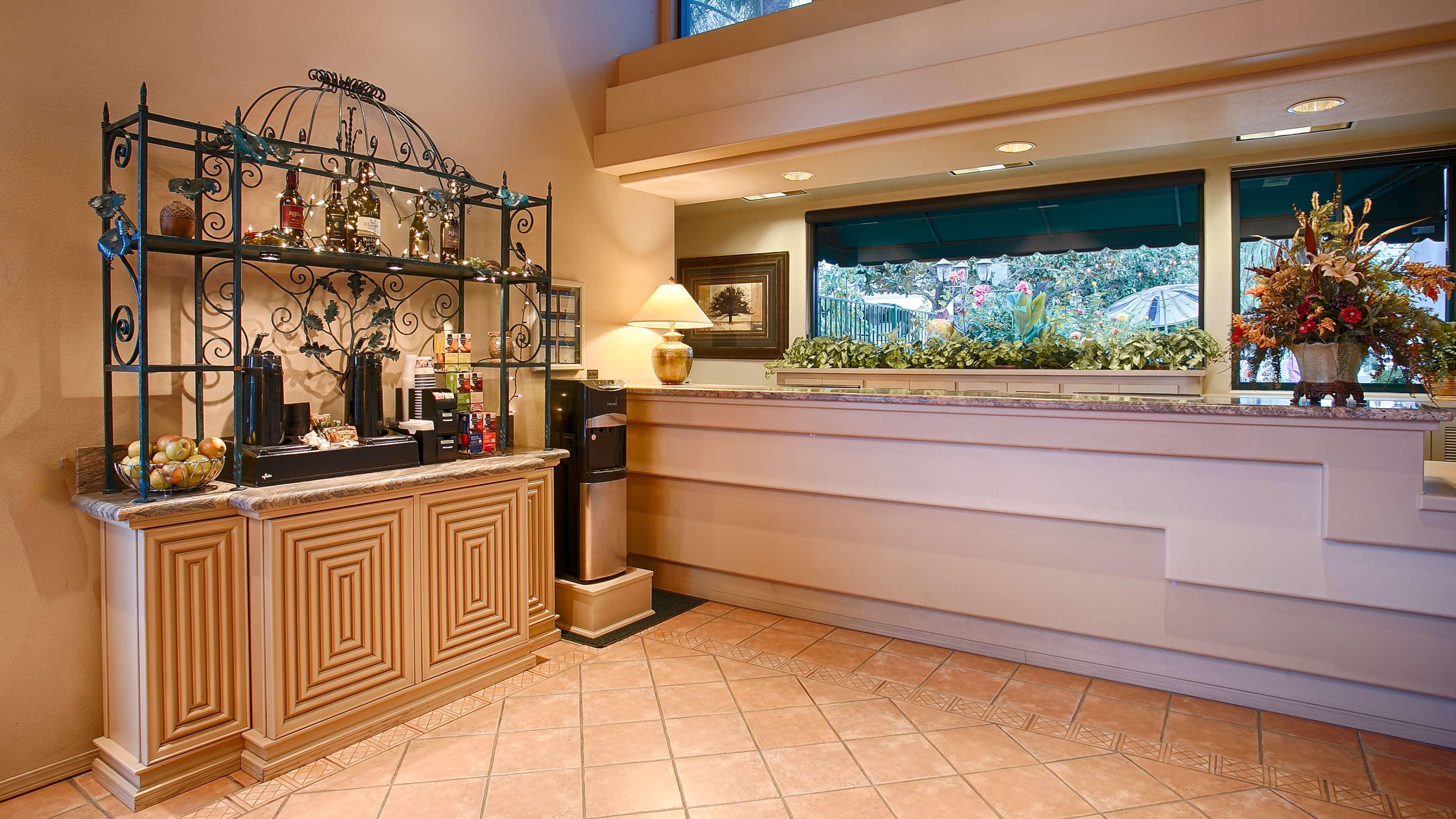 Best Western Plus Black Oak Hotel