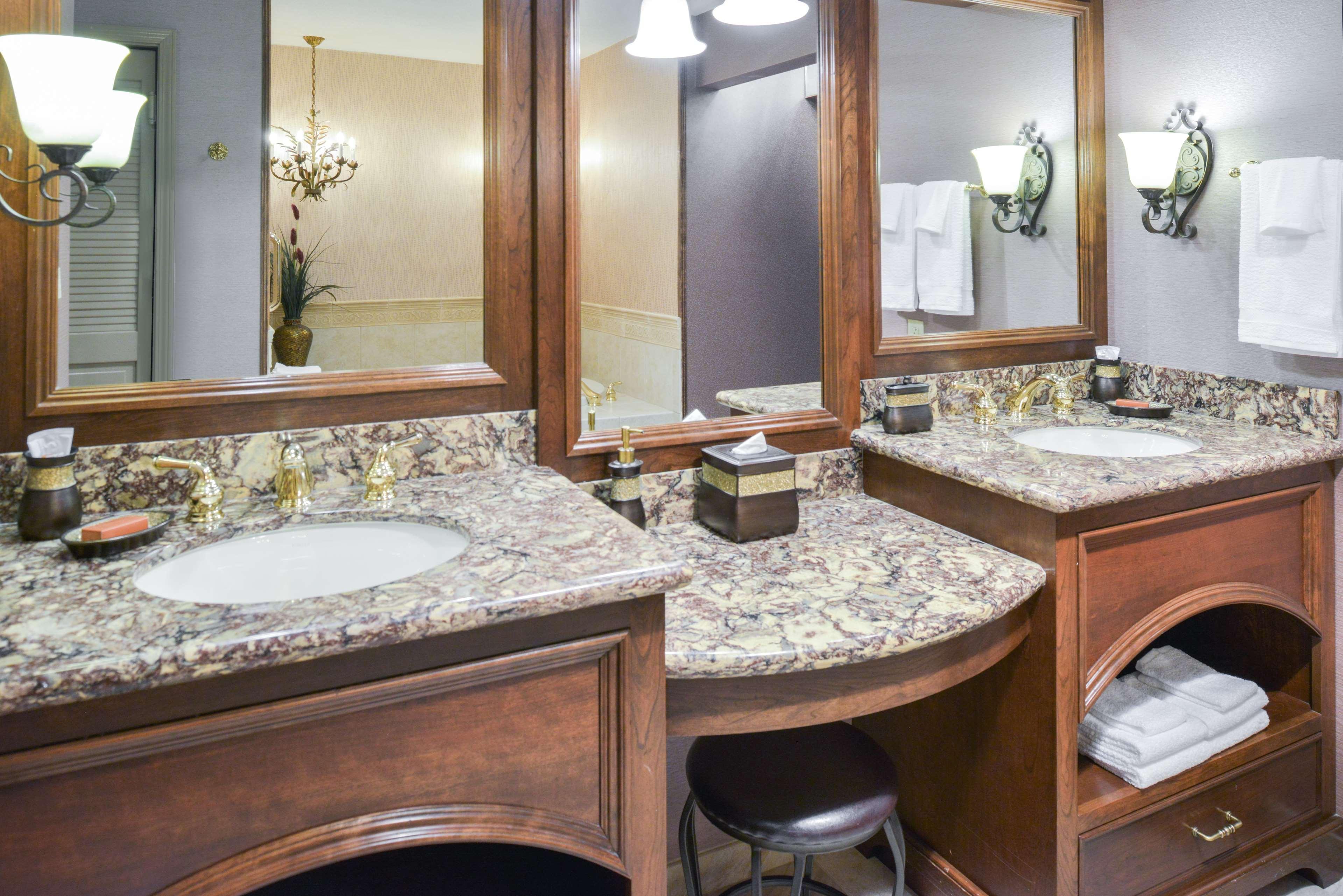 Best Western Plus Black Oak