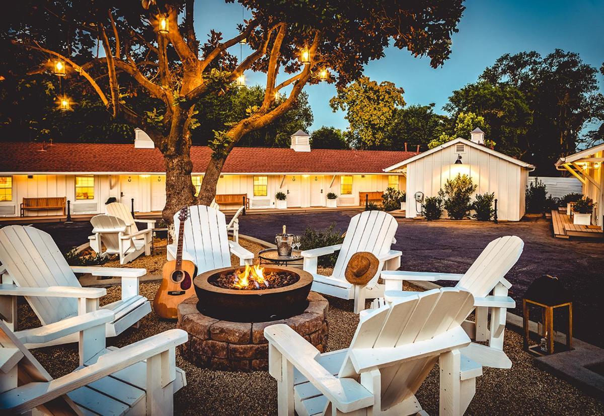 Stables Hotel *