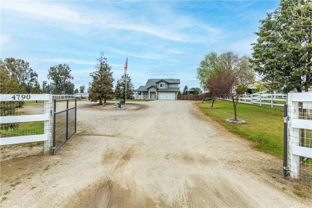 Our Farmhouse, Our Place: Cozy And Cute Homestead! Holiday home