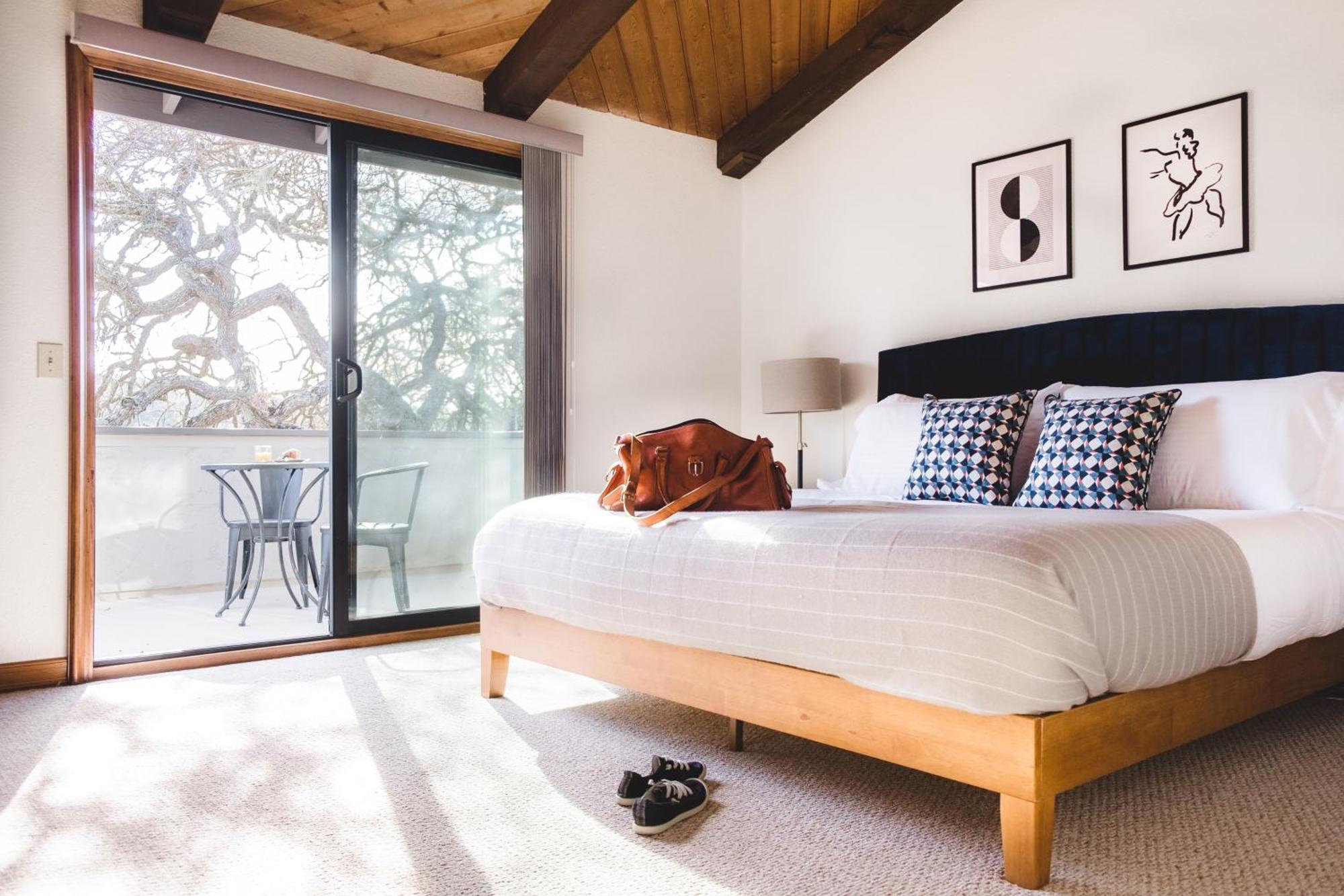 Holiday home Cathedral By Avantstay Charming Secluded Estate W Sauna Pool Table Views Of The Rolling Hills