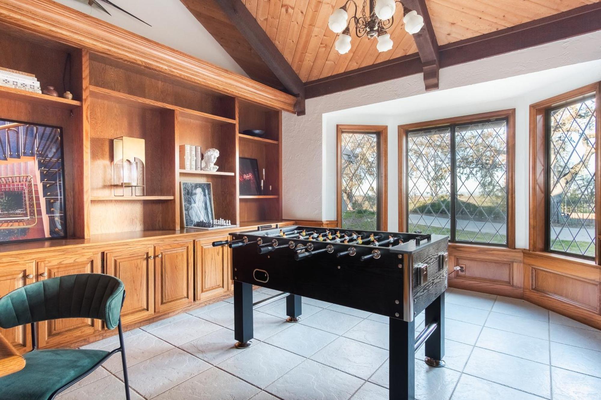 Holiday home Cathedral By Avantstay Charming Secluded Estate W Sauna Pool Table Views Of The Rolling Hills