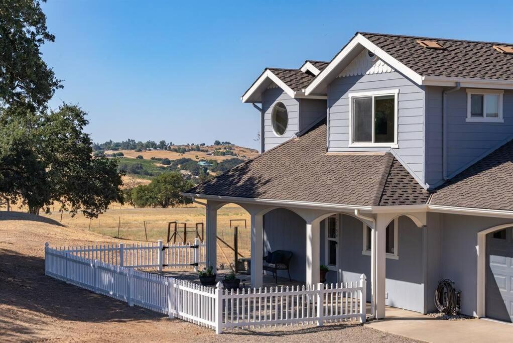 Whispering Oaks Hot Tub Game Pets Ok Holiday home Paso Robles