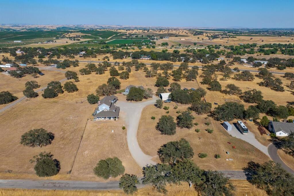 Whispering Oaks Hot Tub Game Pets Ok Paso Robles