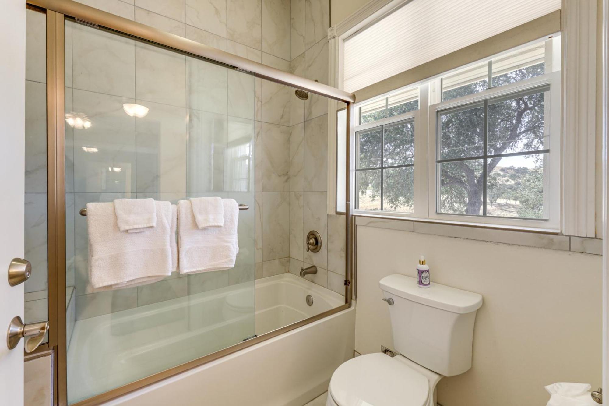 Holiday home Gem With On-site Vineyard Pets Welcome!