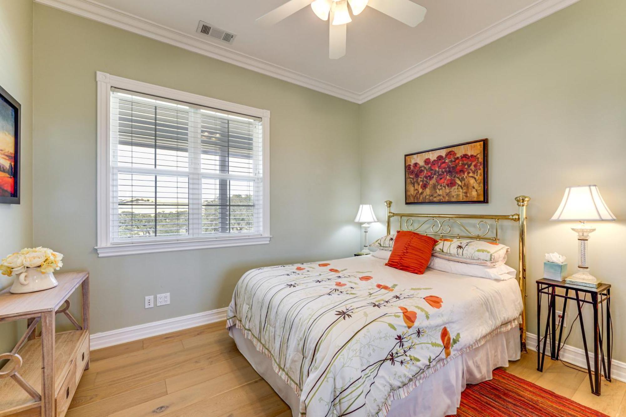 Holiday home Gem With On-site Vineyard Pets Welcome!