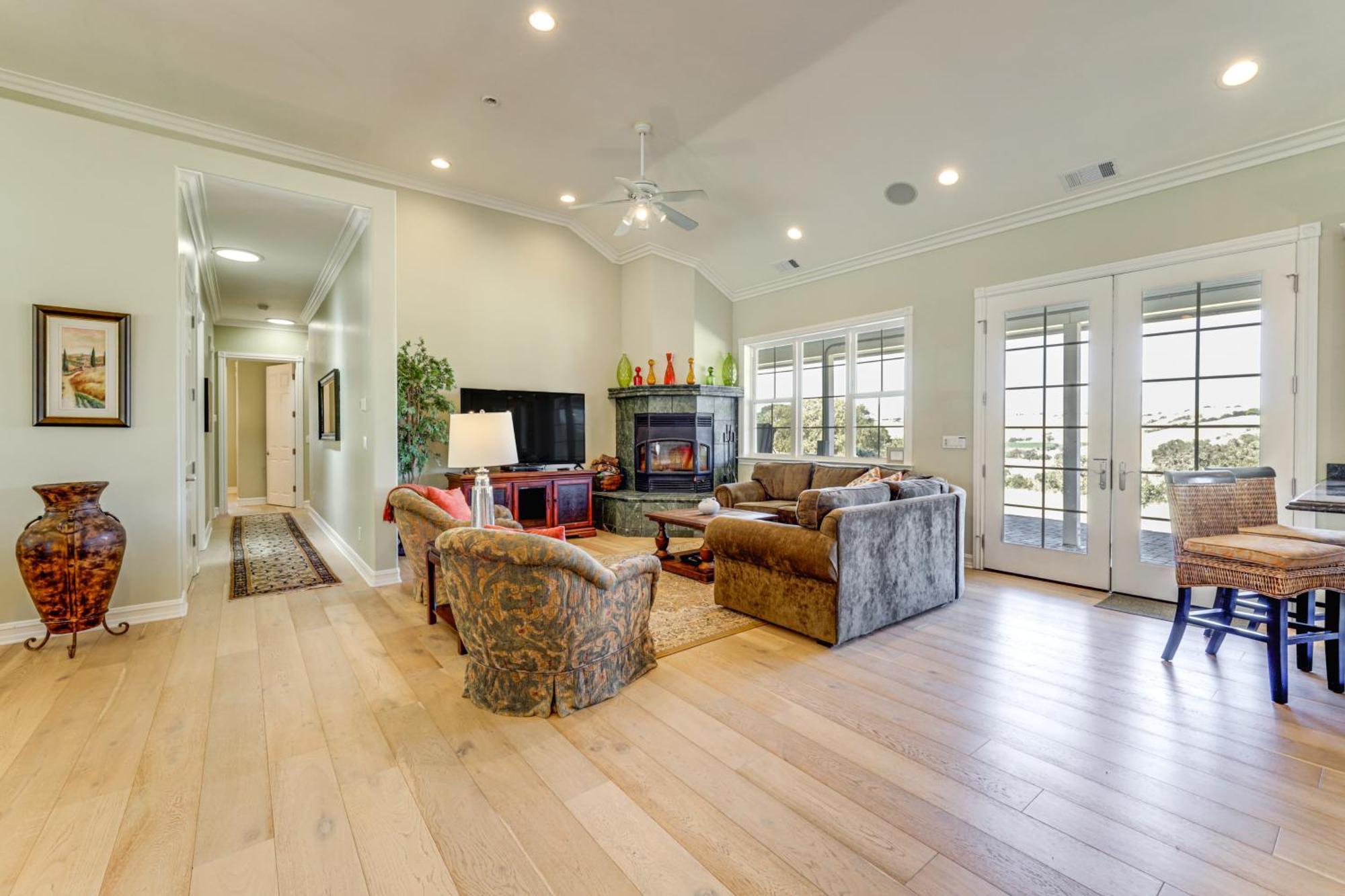 Gem With On-site Vineyard Pets Welcome! Holiday home