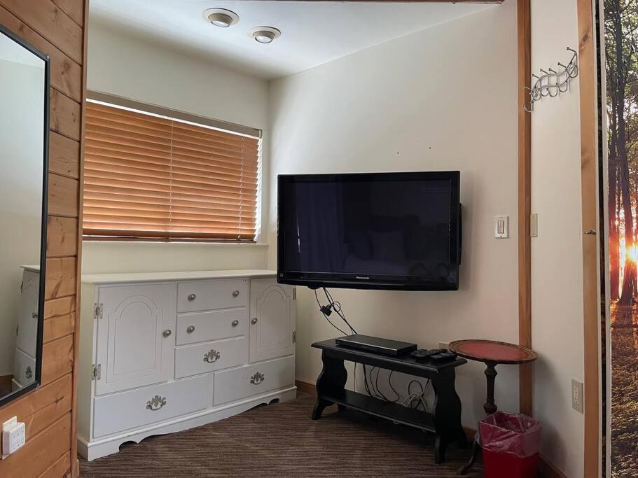 Holiday home In The Oaks! Private Spa! Outdoor Shower Paso Robles