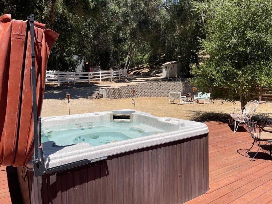 In The Oaks! Private Spa! Outdoor Shower *