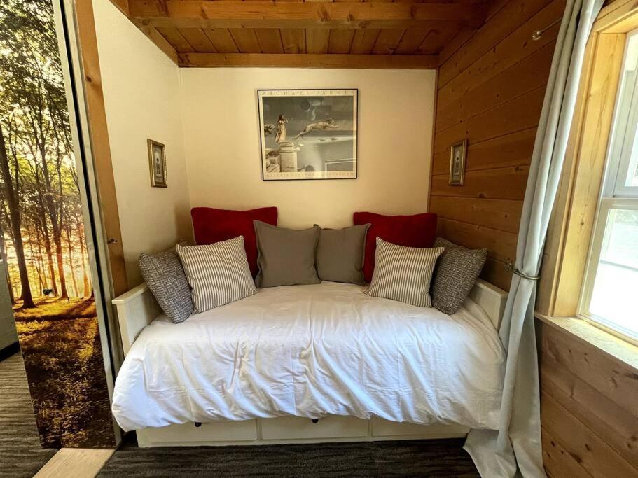 Holiday home In The Oaks! Private Spa! Outdoor Shower