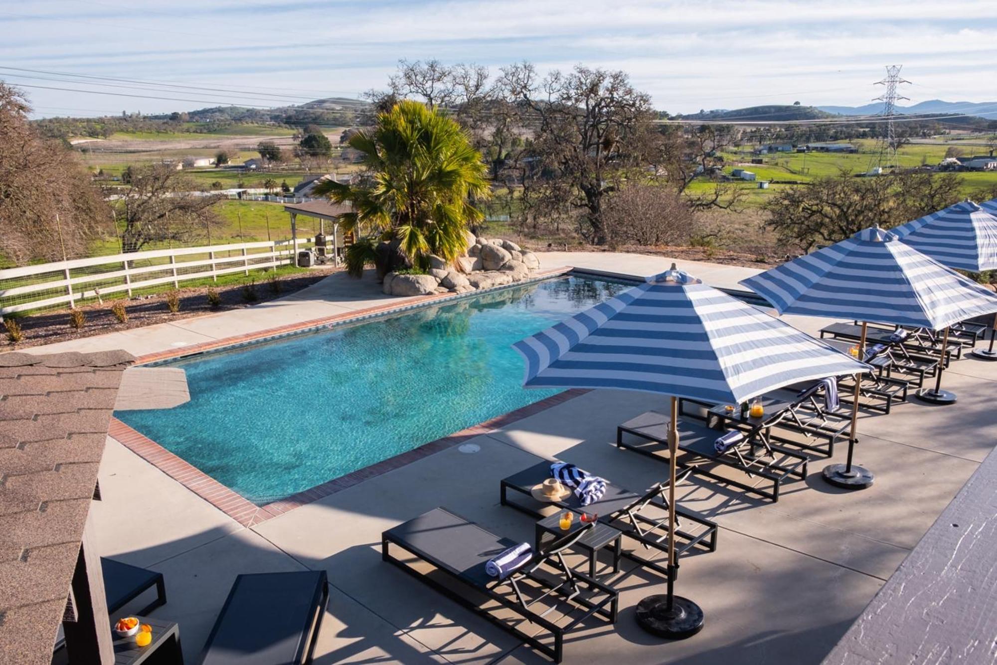 Cathedral By Avantstay Charming Secluded Estate W Sauna Pool Table Views Of The Rolling Hills Holiday home Paso Robles