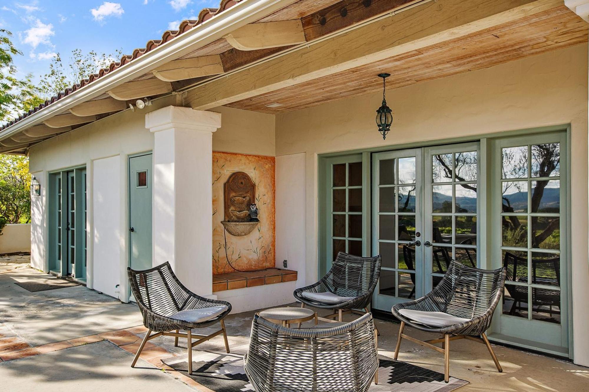 Wellsona Vineyard Retreat Pool Hot Tub Views Main Guest Holiday home *