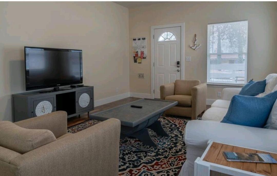 Downtown 2bd 2ba House In *