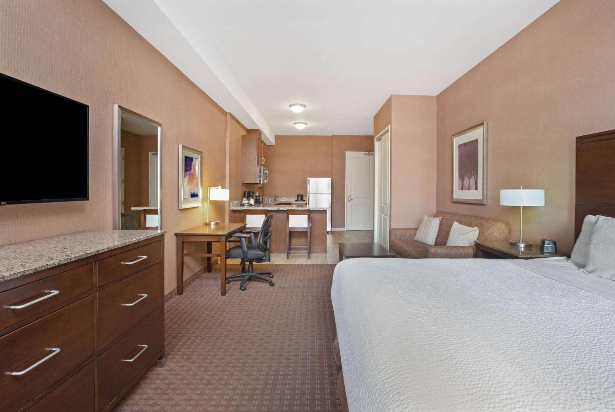 La Quinta By Wyndham Hotel