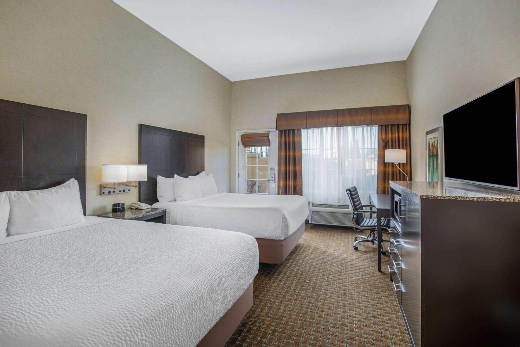 La Quinta By Wyndham Hotel