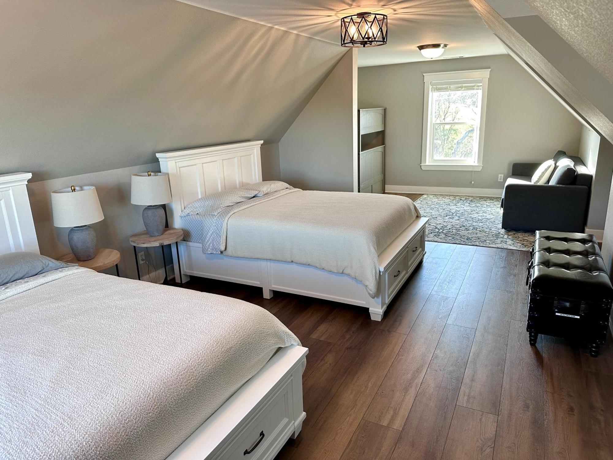 Holiday home Wine Country Modern With Heated Pool, Hot Tub, Cybertruck *