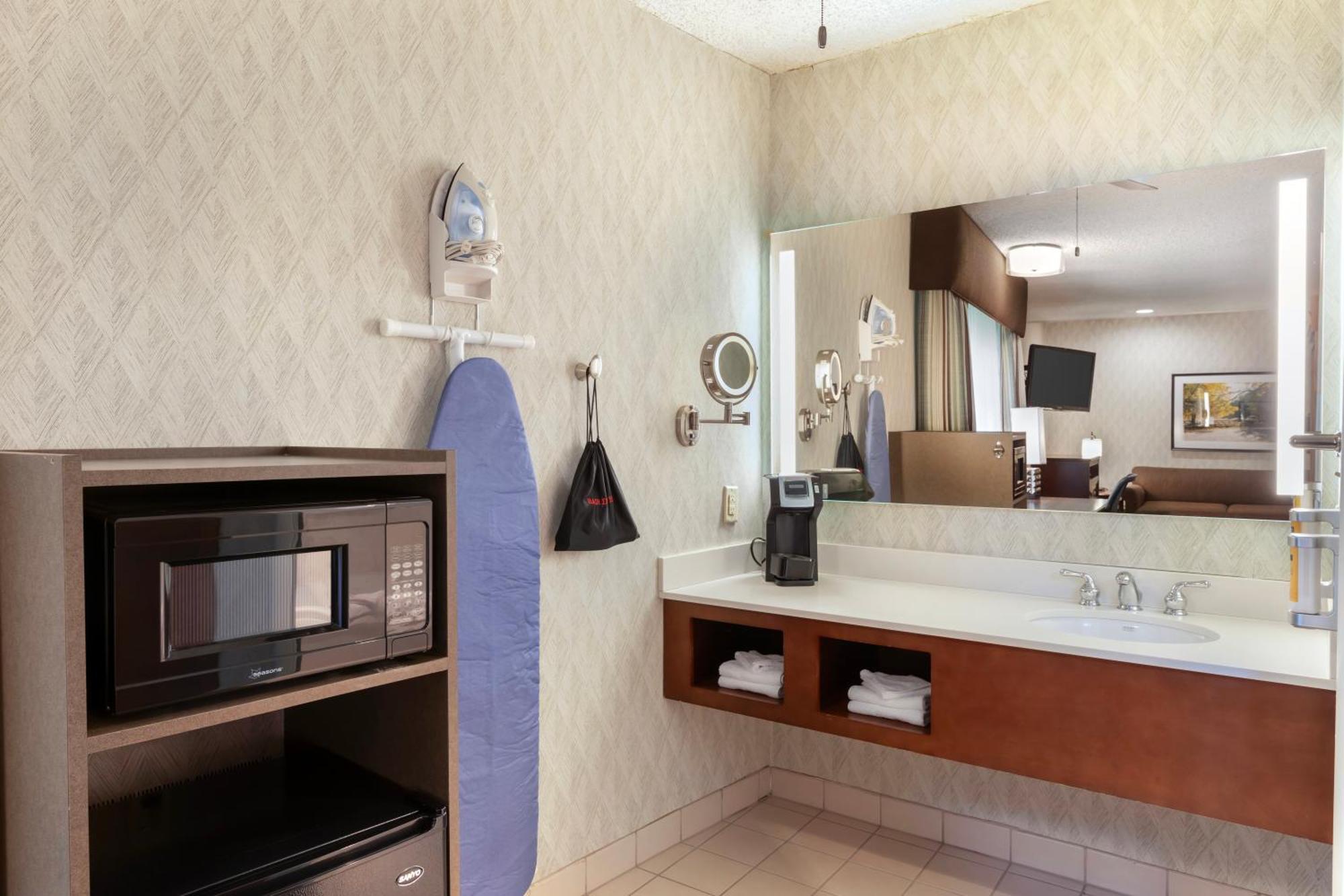 Best Western Plus Black Oak 3*