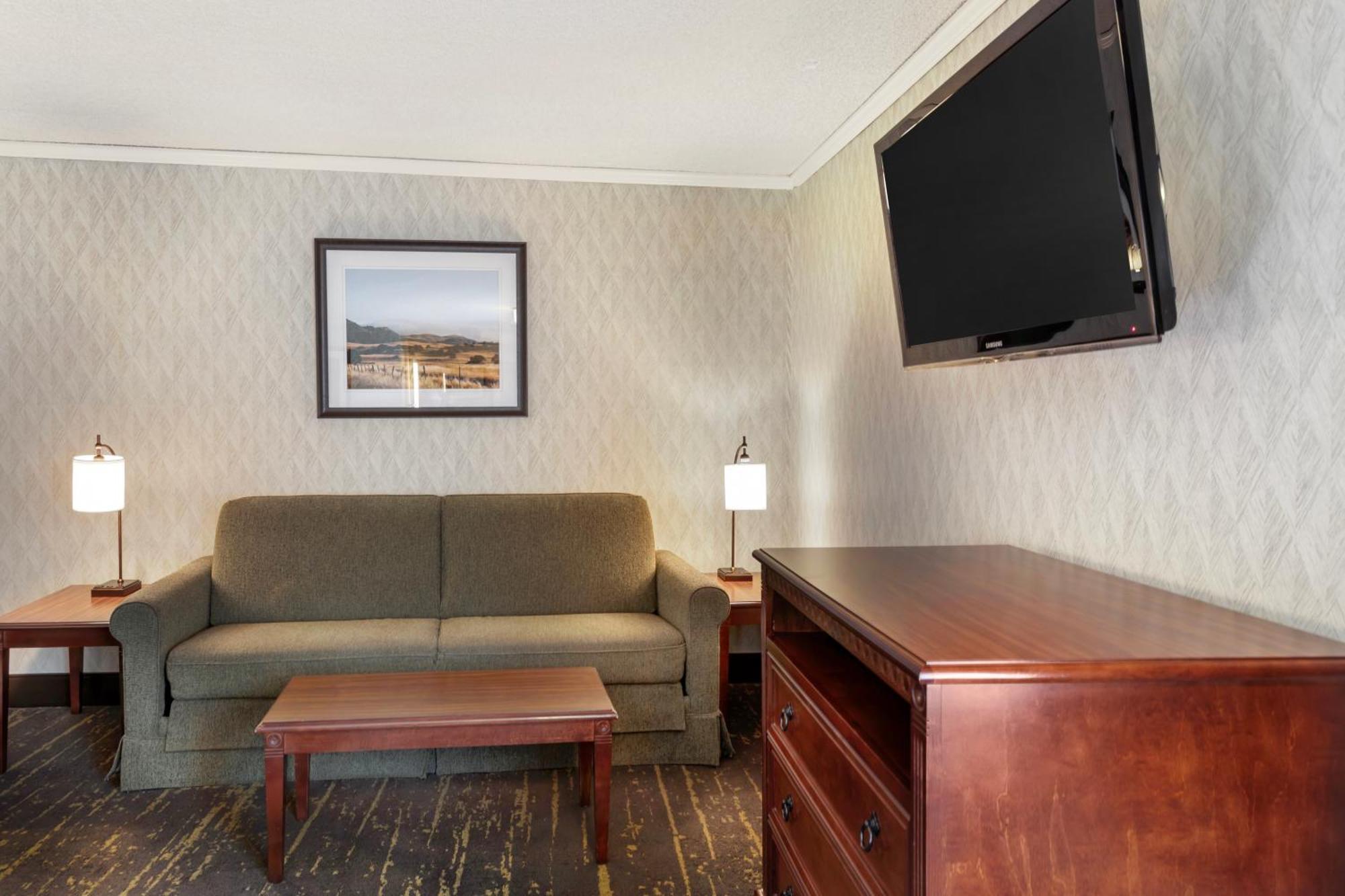 Best Western Plus Black Oak 3*