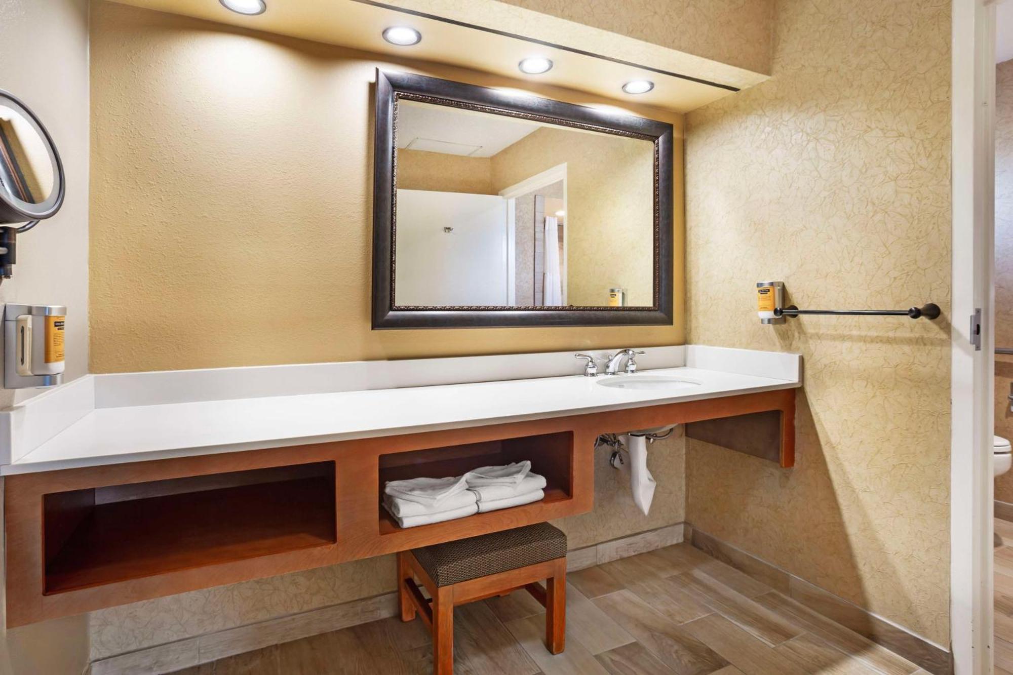 Best Western Plus Black Oak Hotel Paso Robles