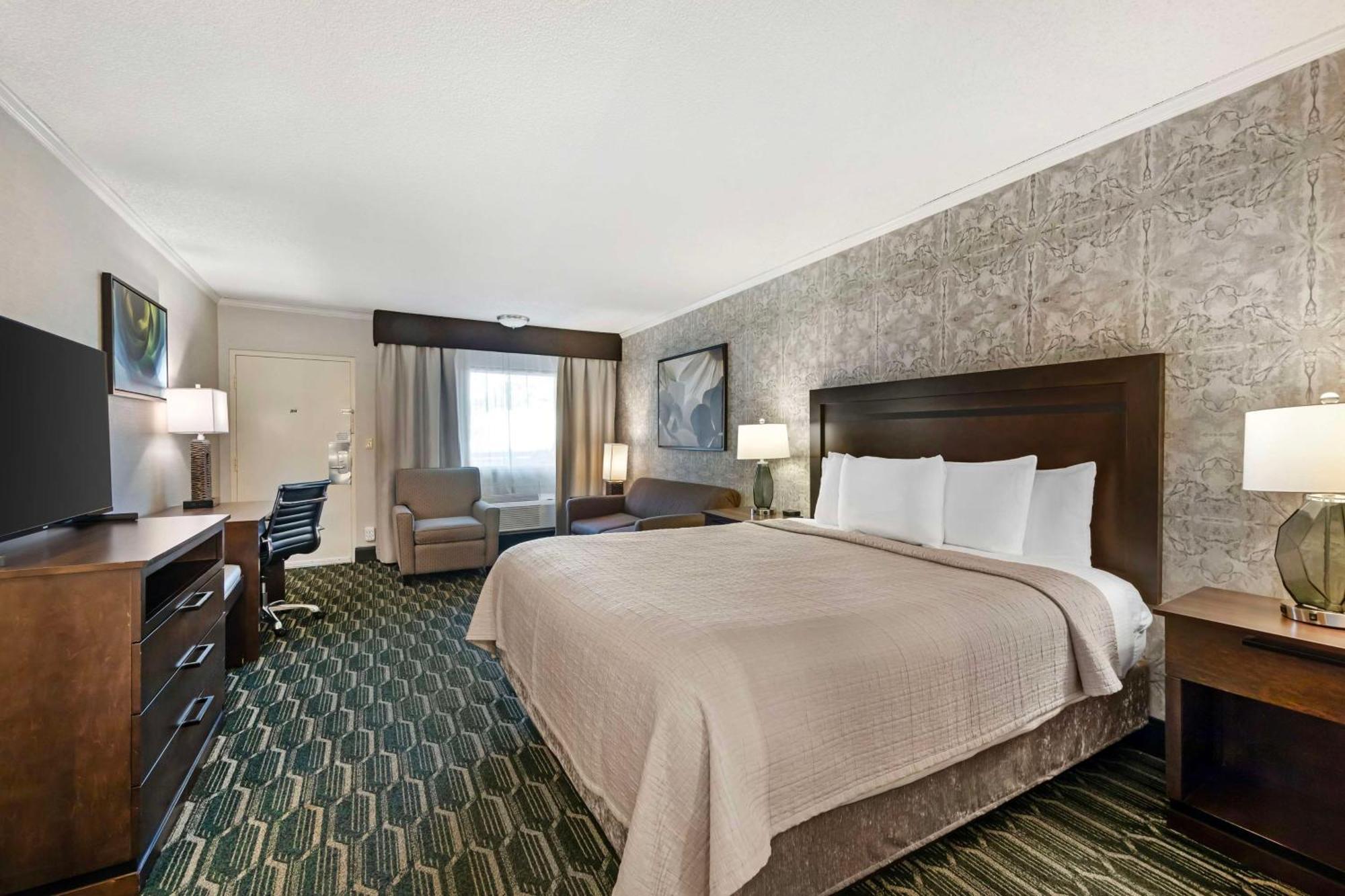 Best Western Plus Black Oak Hotel