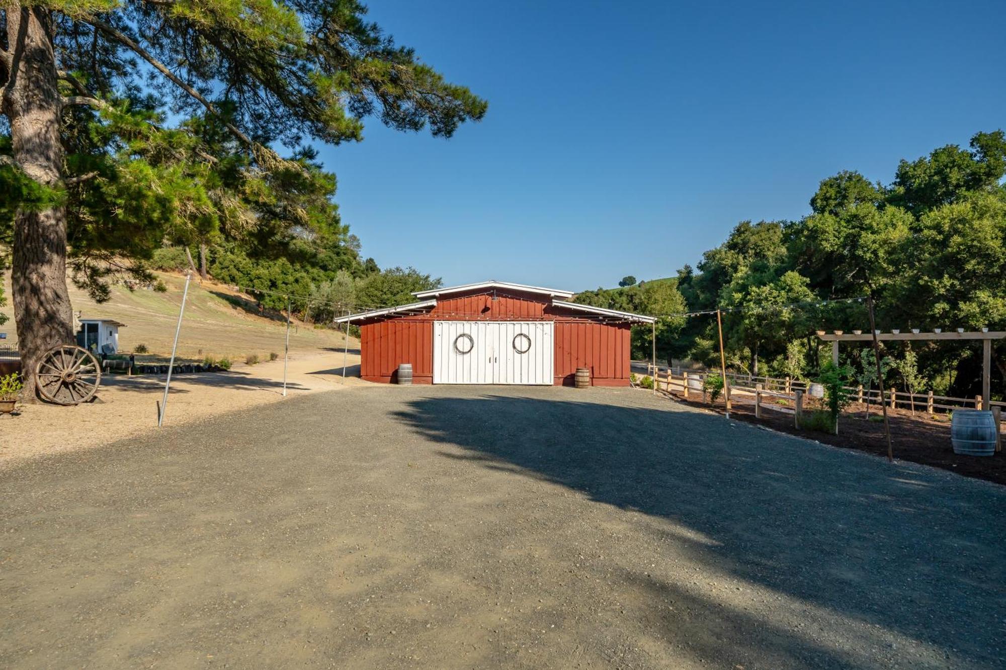 Le Coop At Farm Blanc Et Rouge Guest house