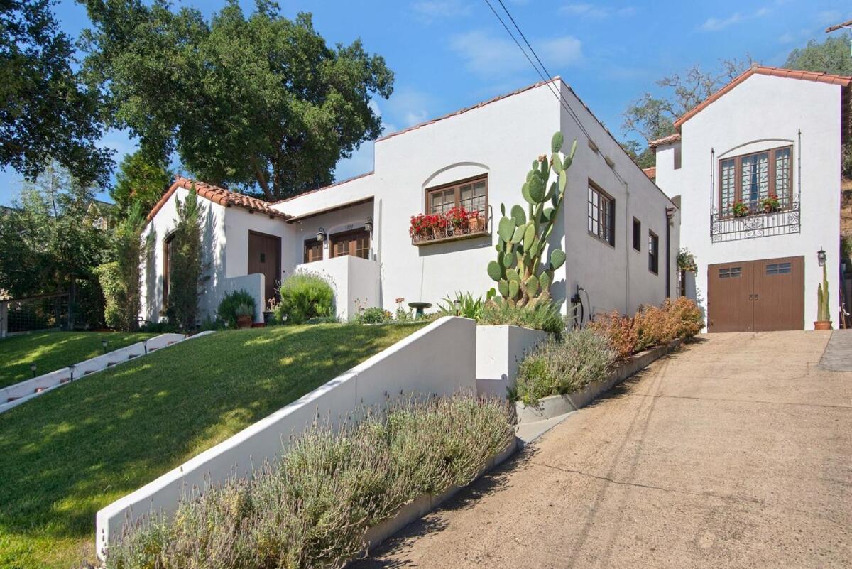 Hillside Hacienda- 4 Blocks To Downtown Paso Holiday home Paso Robles