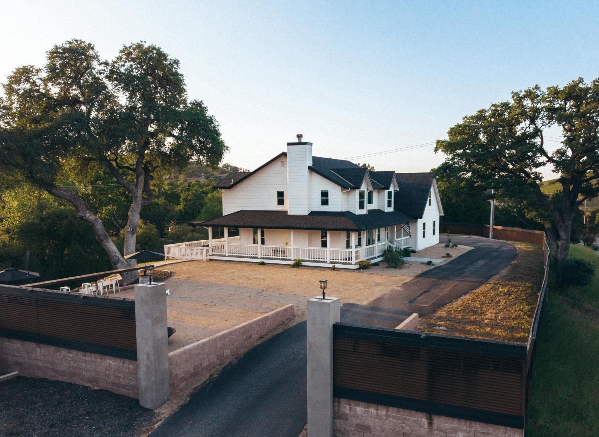 Holiday home Wine Country Modern With Heated Pool, Hot Tub, Cybertruck *