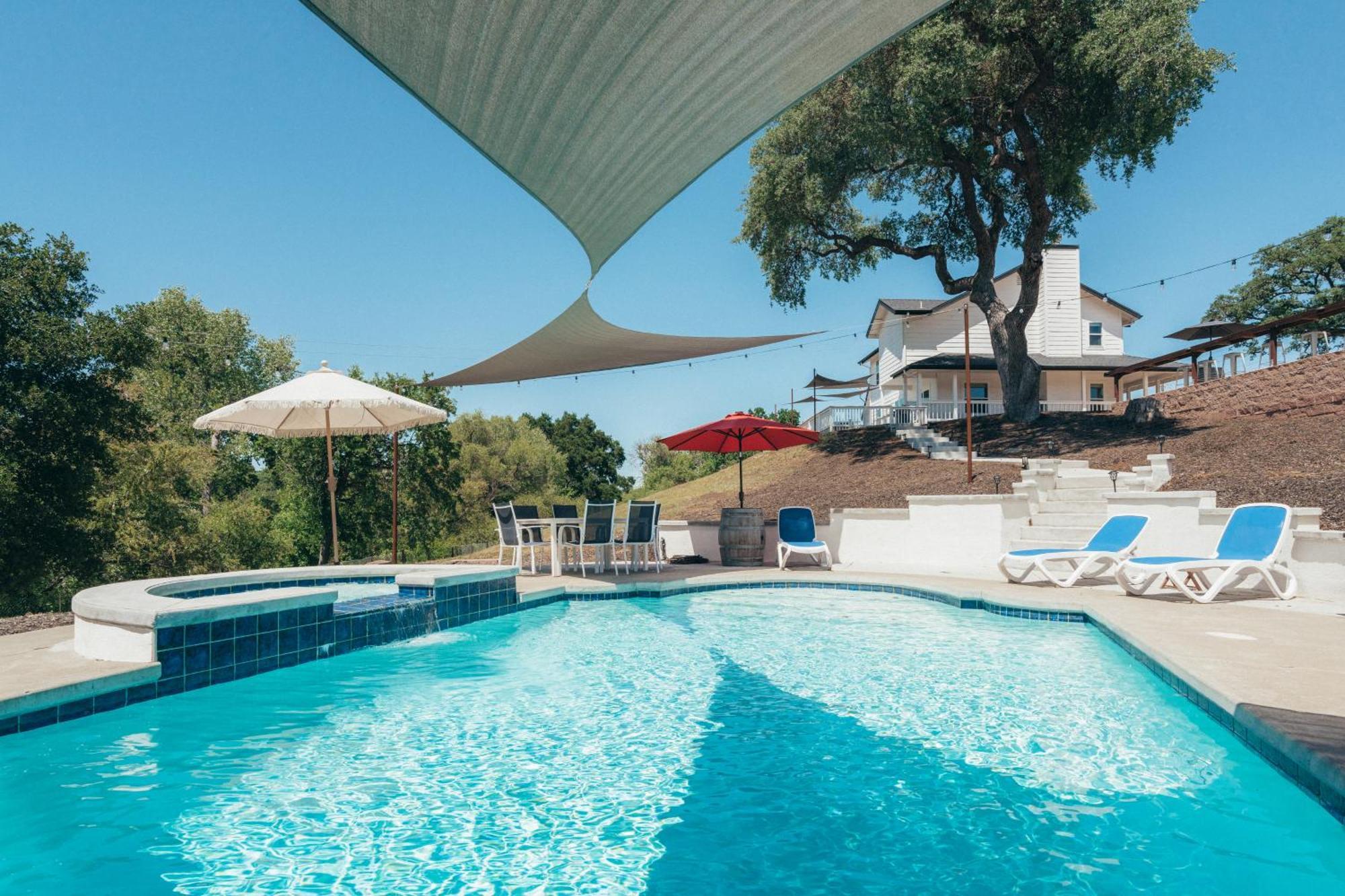 Wine Country Modern With Heated Pool, Hot Tub, Cybertruck Holiday home Paso Robles