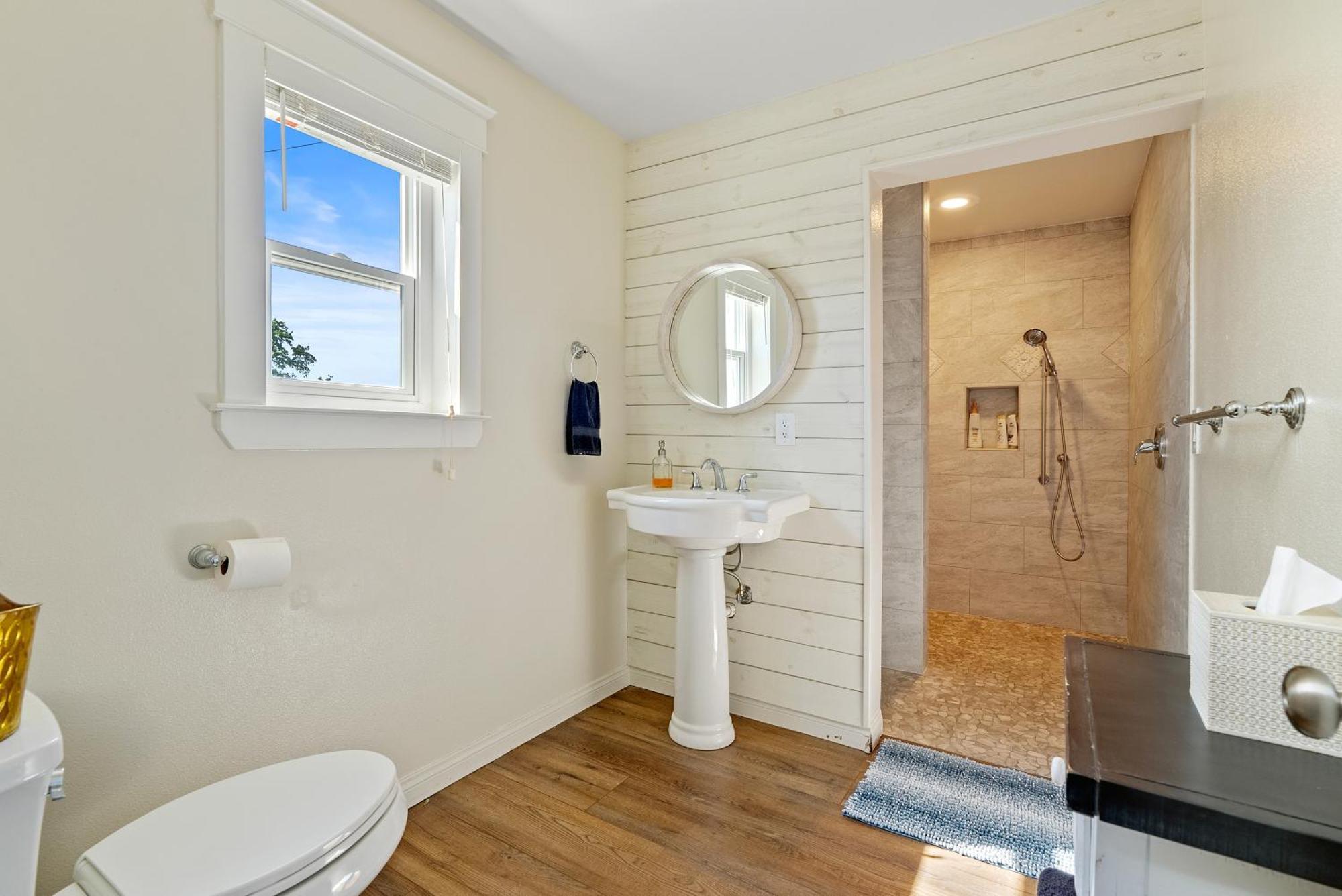 Wine Country Modern With Heated Pool, Hot Tub, Cybertruck Holiday home *