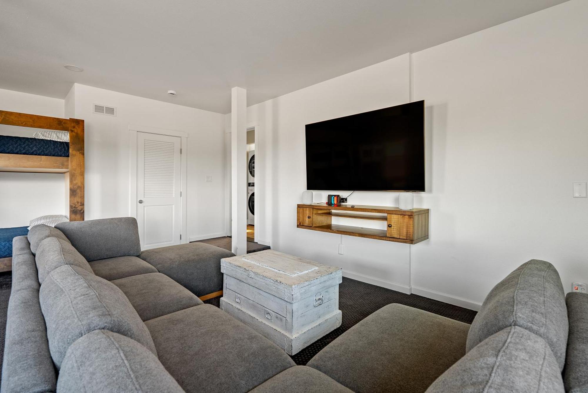 Wine Country Modern With Heated Pool, Hot Tub, Cybertruck *