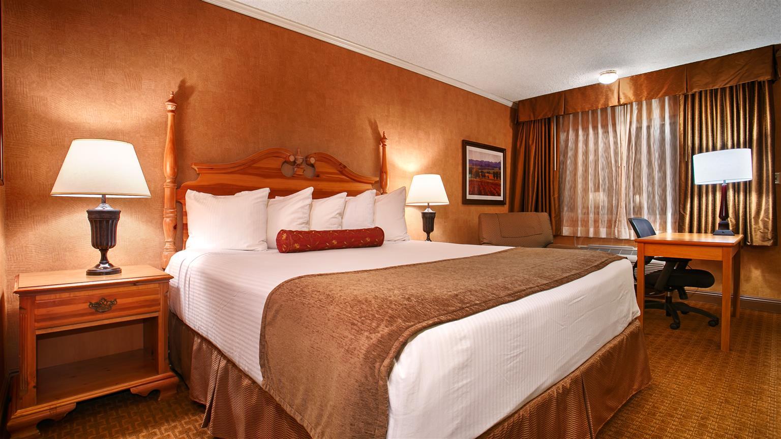 Best Western Plus Black Oak Hotel 3*