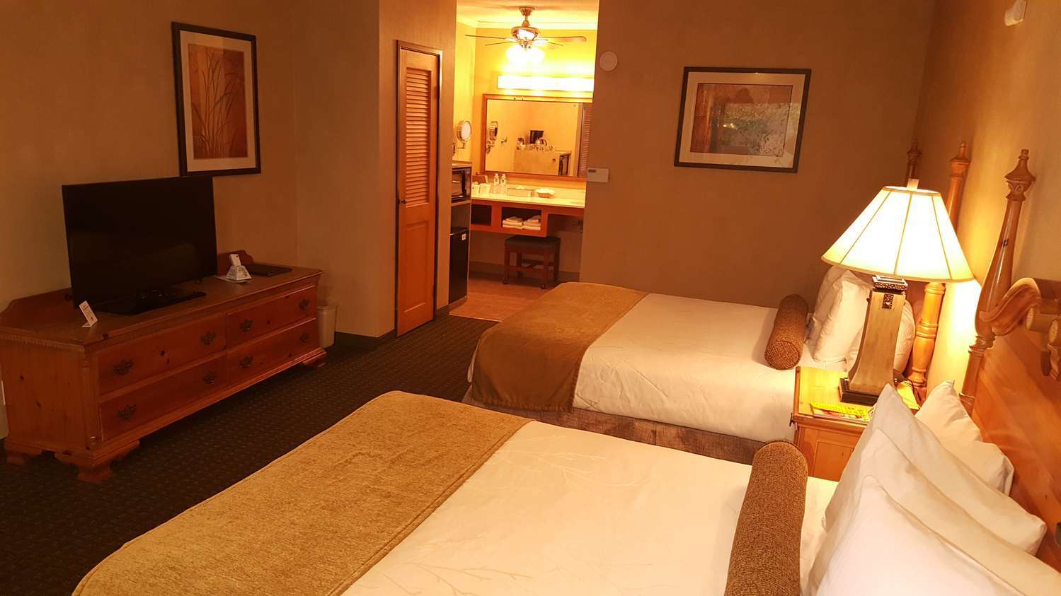 Best Western Plus Black Oak Hotel 3*